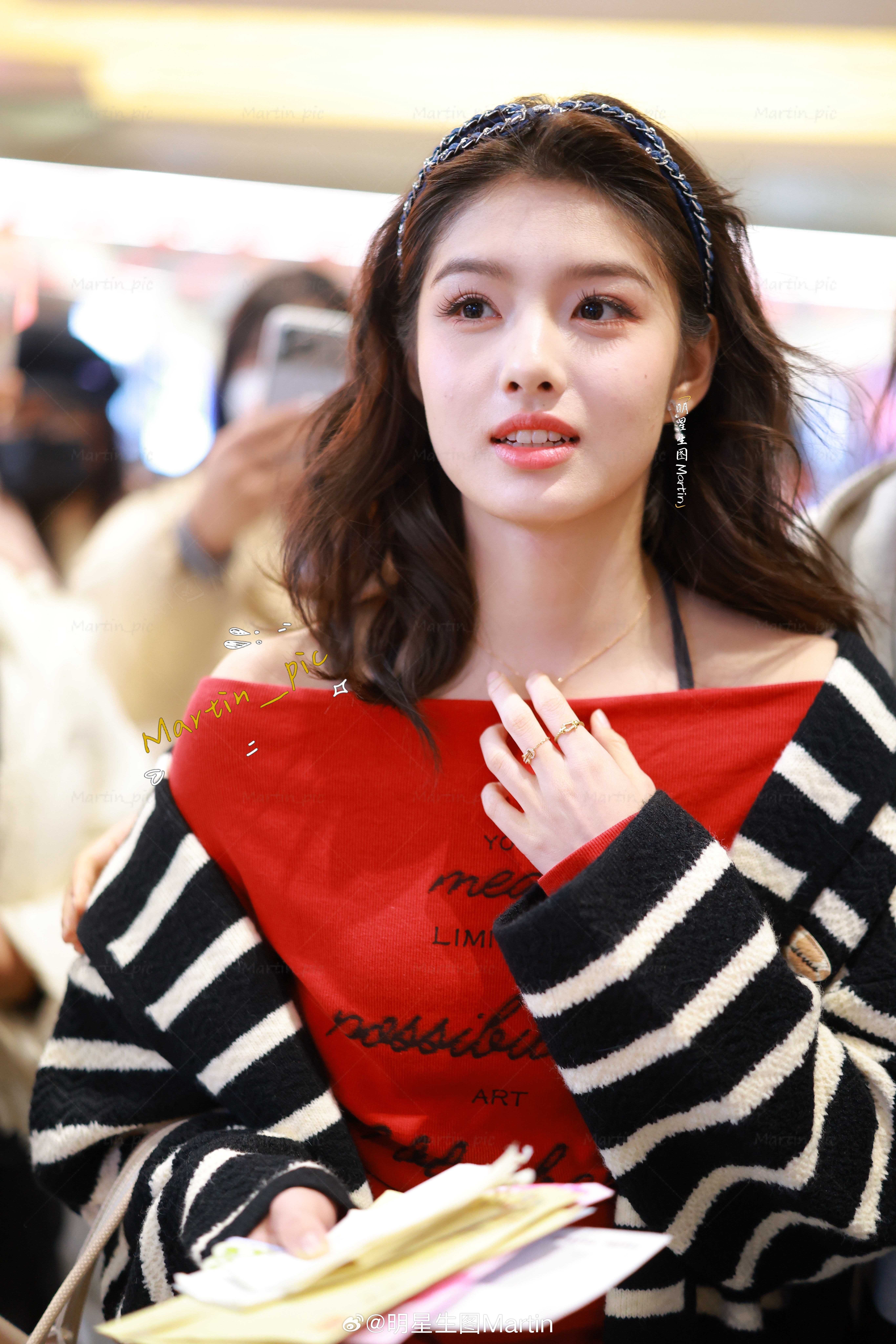 艾米  艾米 260110 SHA出发生图掉落~红色上衣太美啦！艾米