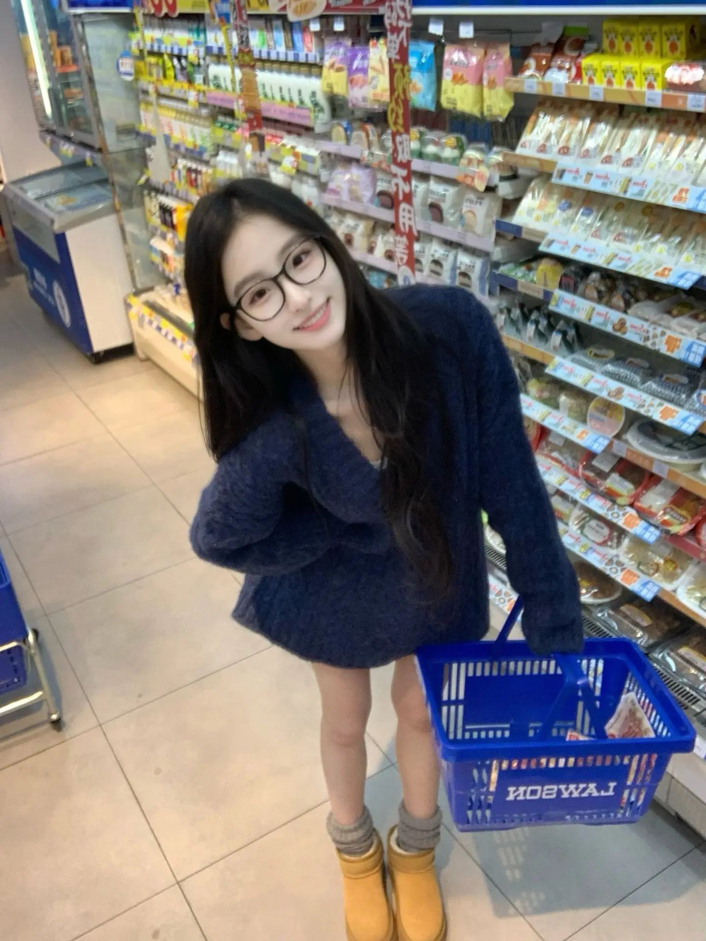 你不许跟小女生说话 出门五分钟就要回家