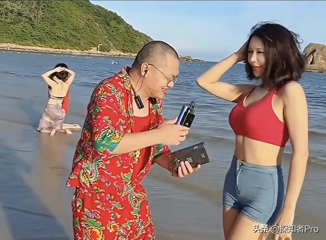 龚玥菲 还能有点脸，有点羞耻感吗？
离开了庞麦郎后，身边又迎来了一个光头男

认