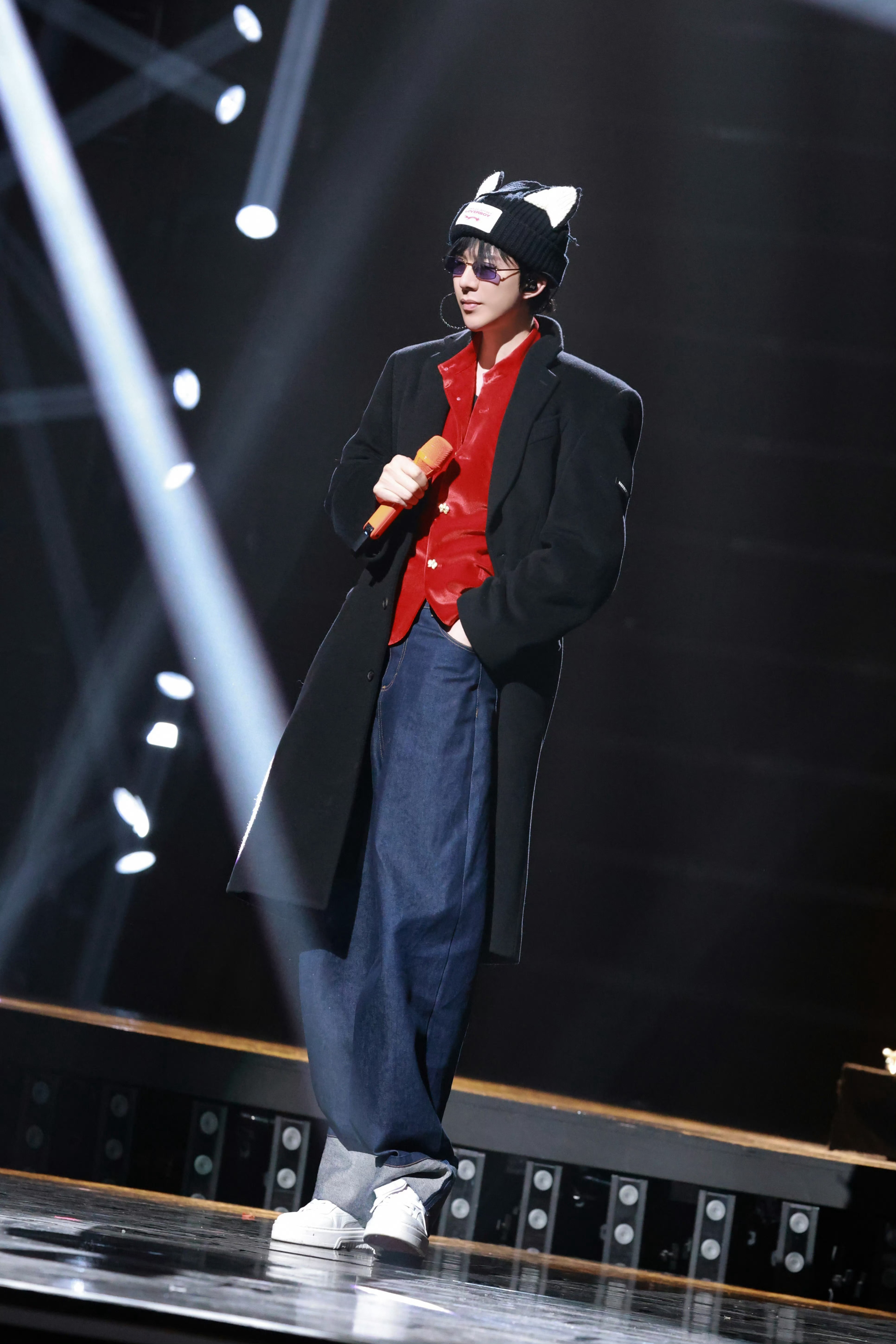 最近的心思都被占了，有点忽略了我的偶像！今晚的舞台我会准时看的！刘宇宁出彩排图 