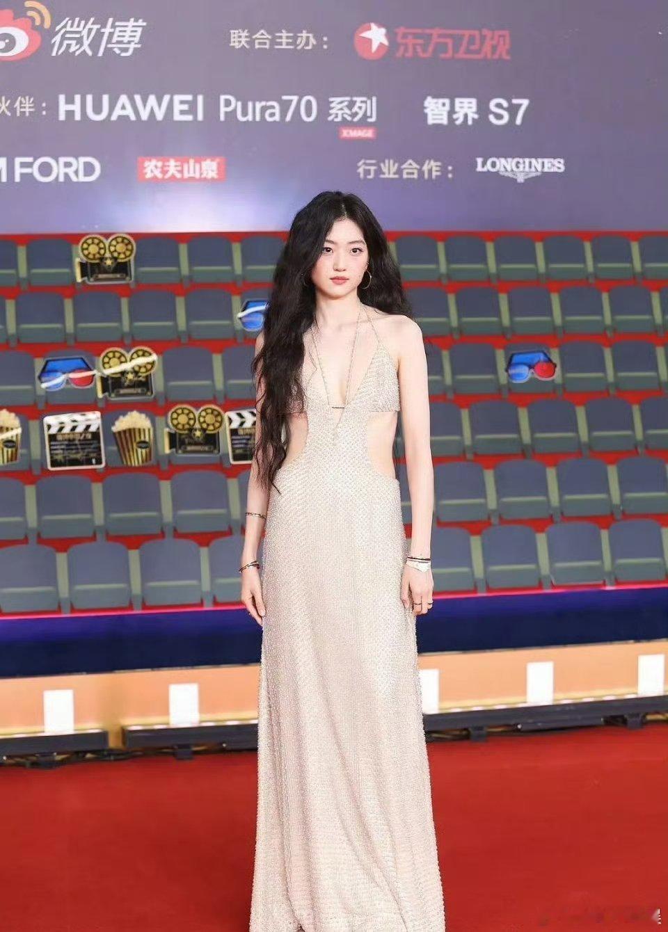 孙千这个脸好方啊 ​​​