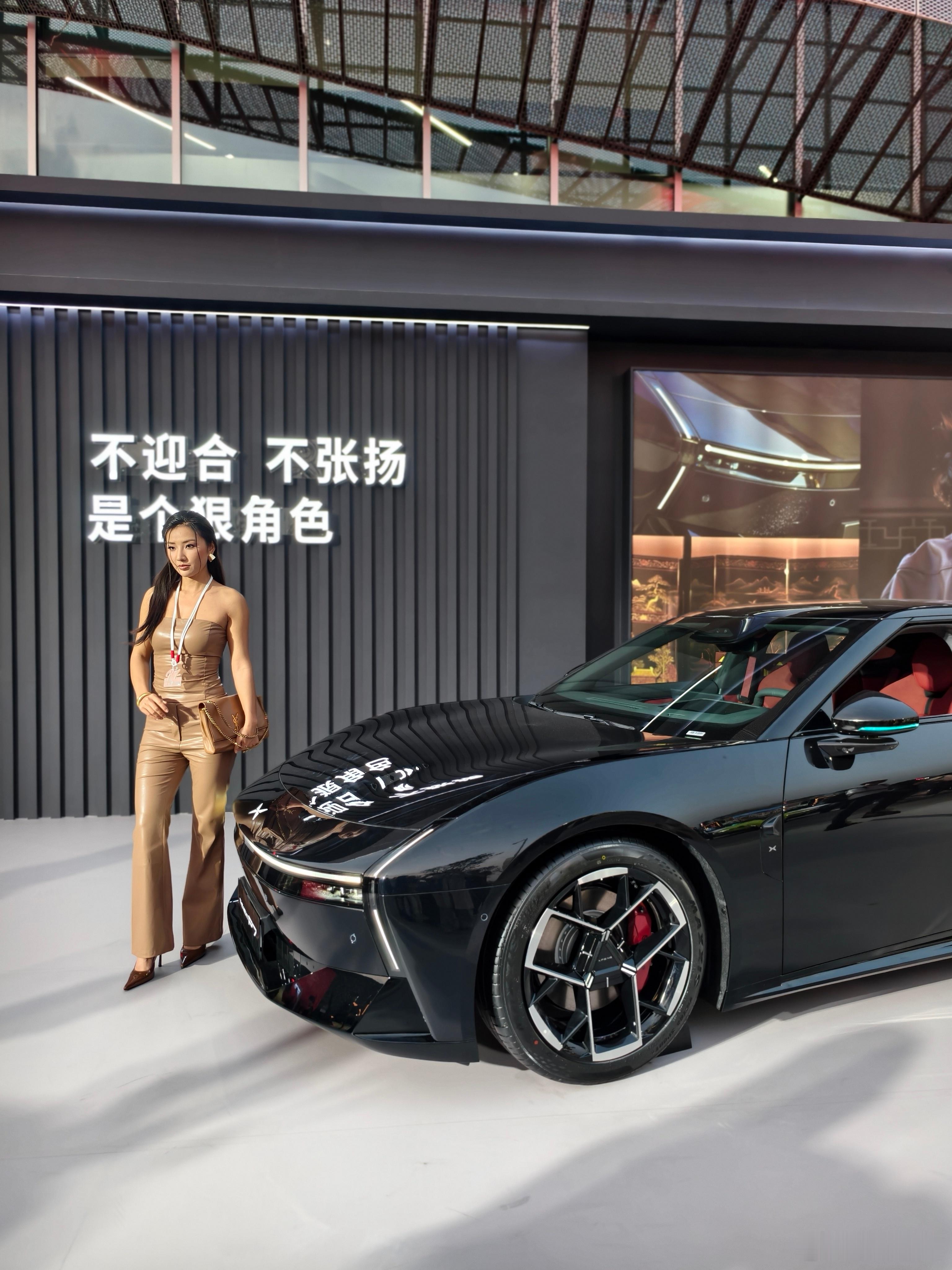 其实小鹏P7这个车很适合女生开那种搭配的反差感很吸睛👀小鹏p7新色今日发布小鹏