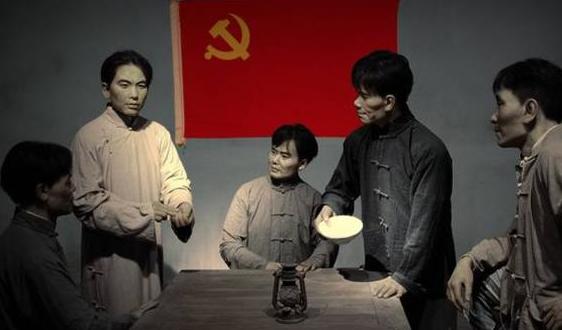 1937年，地下党员涂作潮与邻居打牌，闲聊中，邻居突然不说话，还凑到他耳边，轻声