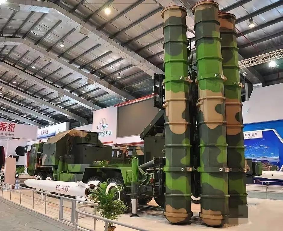 东部战区导弹全时竖起，很多人以为这是战术上的“泄密”，是等着挨炸的活靶子。

错