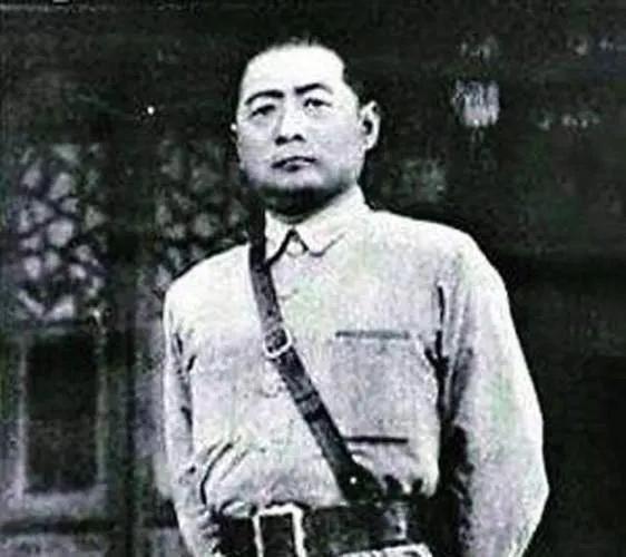 [微风]1934年，吉鸿昌被杀，妻子花了8万大洋赎回他的遗体。不久后，妻子竟睡大