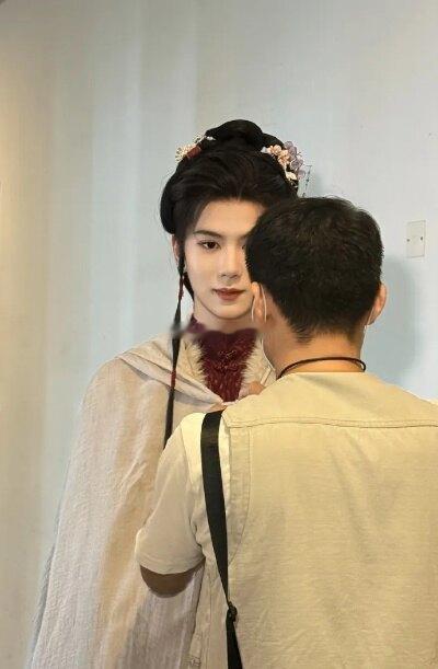 兰香如故男扮女装片段出圈热播古装剧《兰香如故》一段男扮女装戏份意外刷屏出圈。潘毅