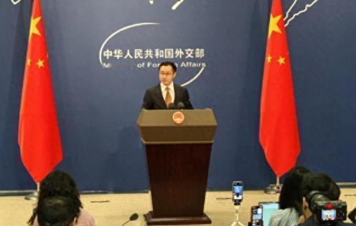 被特朗普的高调骗了，他急着访华，全是为了“自救”[玫瑰]
 
特朗普最近把访华挂