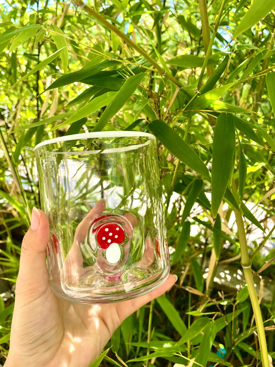 竹林里长出了一只小蘑菇🍄