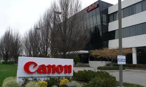 三星、东芝走了，把生产线搬去了越南。阿迪耐克也走了，将工厂搬到了越南，现在就连佳