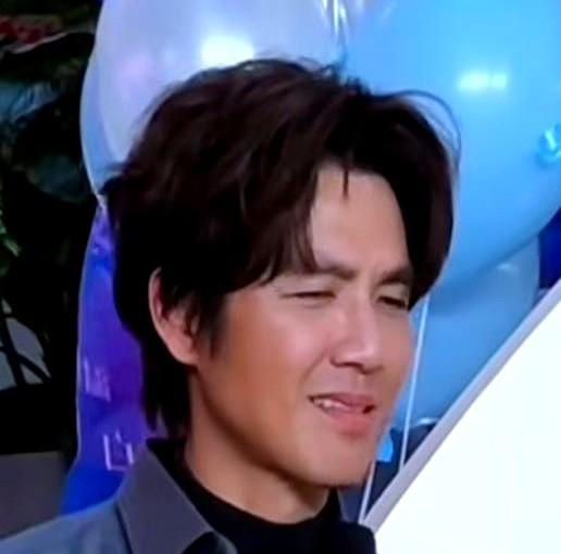 谁懂啊！钟汉良50岁这状态也太杀疯了吧！

现在网上吵翻了，有人喊“这哪是50岁