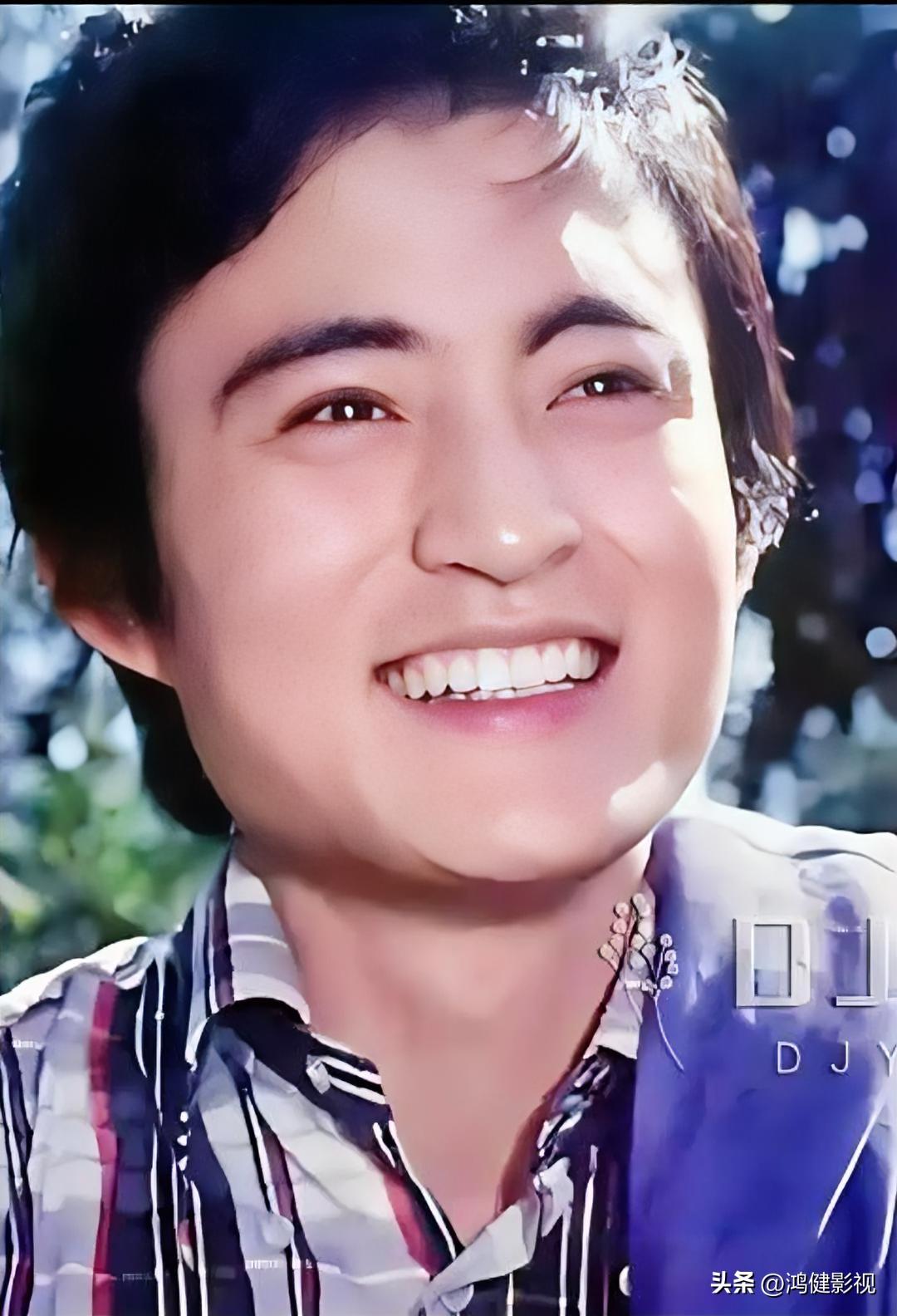 大家还记得这位男演员吗？
 他今年67岁，浙江绍兴人，他出身书香门第，父母均为教