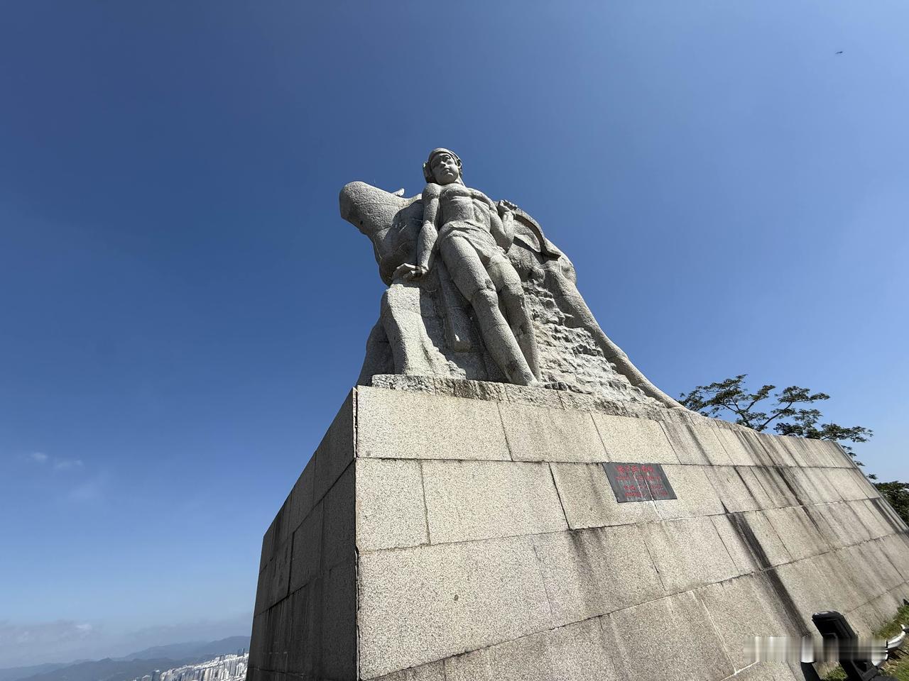 鹿回头的传说令人感动吗？

一点也不。

这个故事其实是一个相当男权的叙事，女性