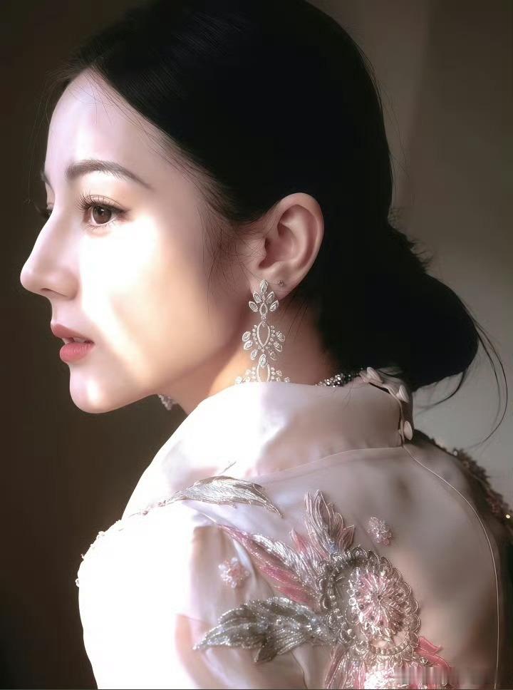 迪丽热巴迪丽热巴0603生日快乐 dlrb 今天星期巴 dlrb 迪丽热巴“所有