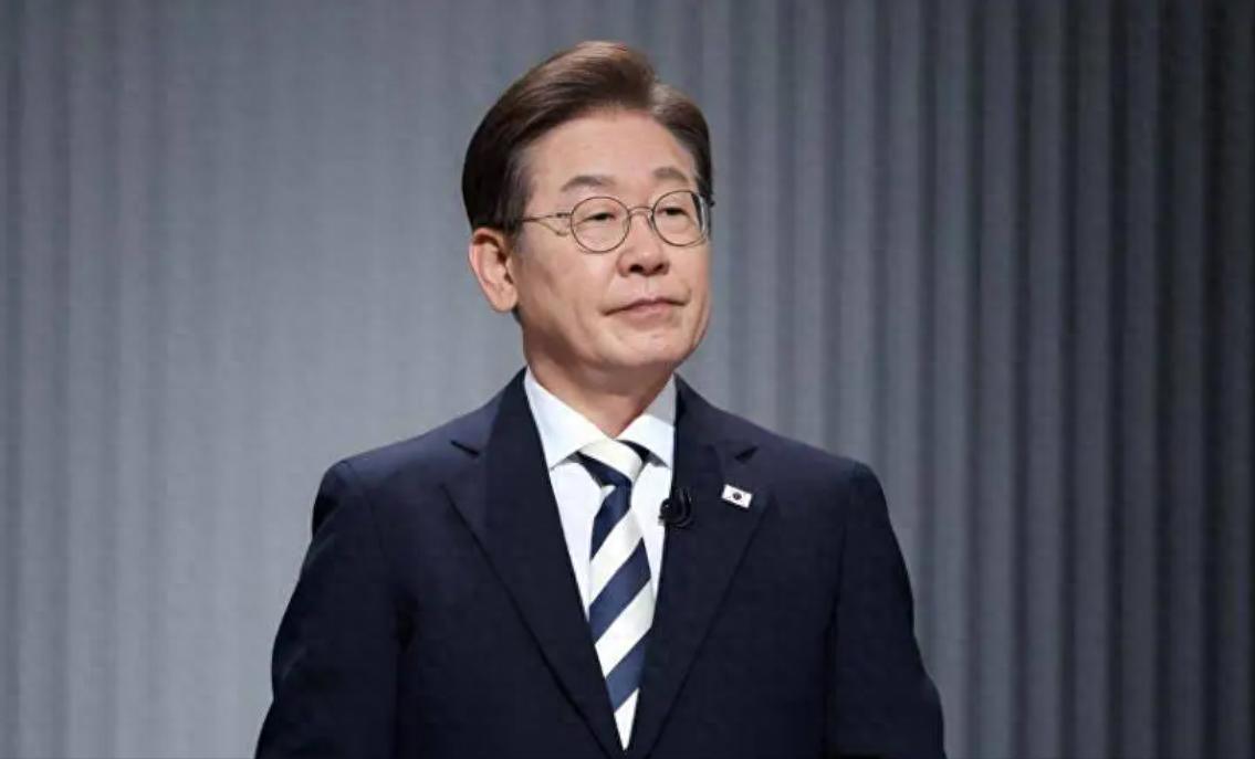 特朗普今天宣布与韩国达成了贸易协议。
 
特朗普的关税大棒显然不是只挥向韩国。今