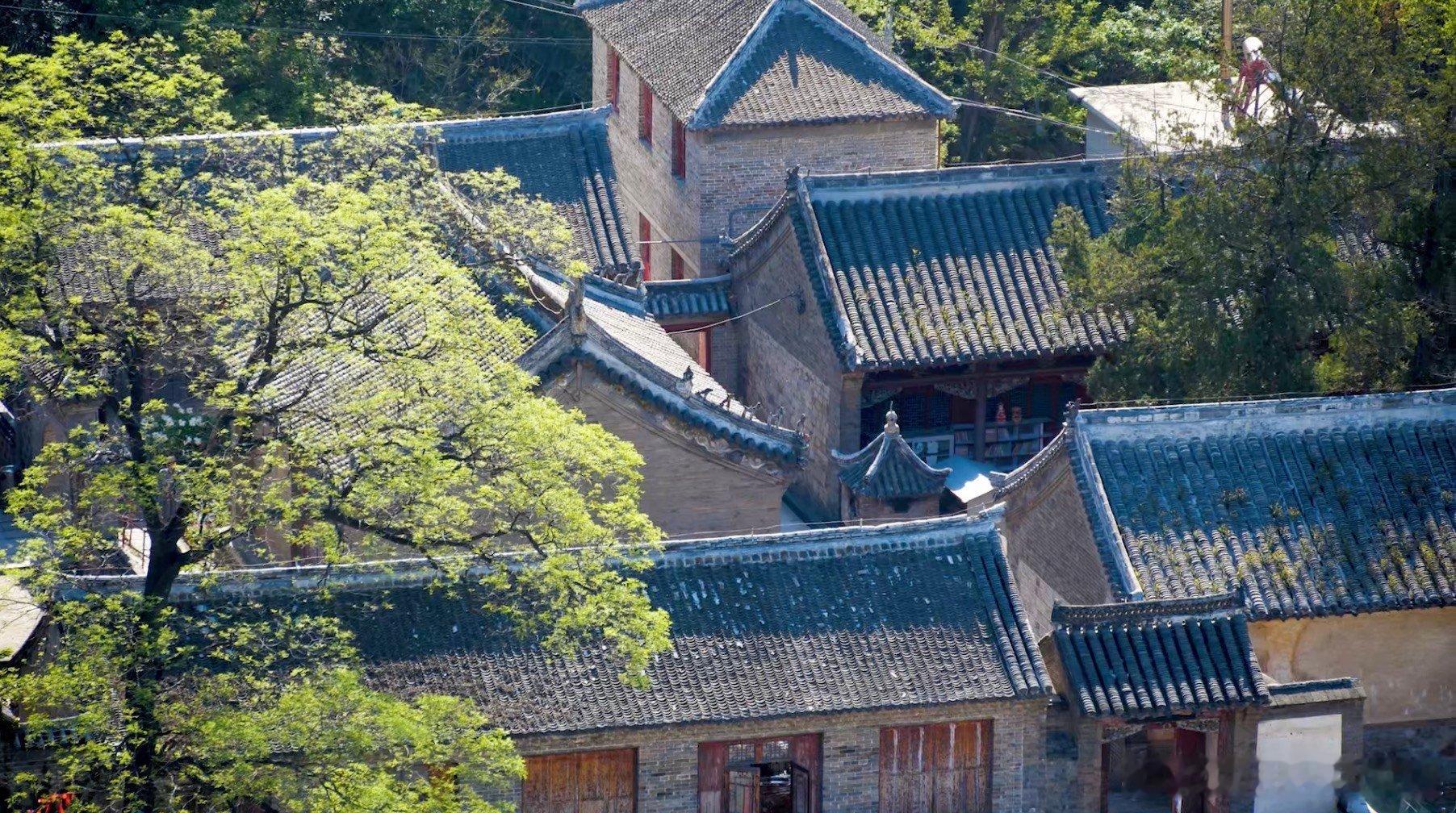 八仙上座率第一很多地方的国风是做出来的， 辽宁大孤山的国风更像是长出来的。道教名