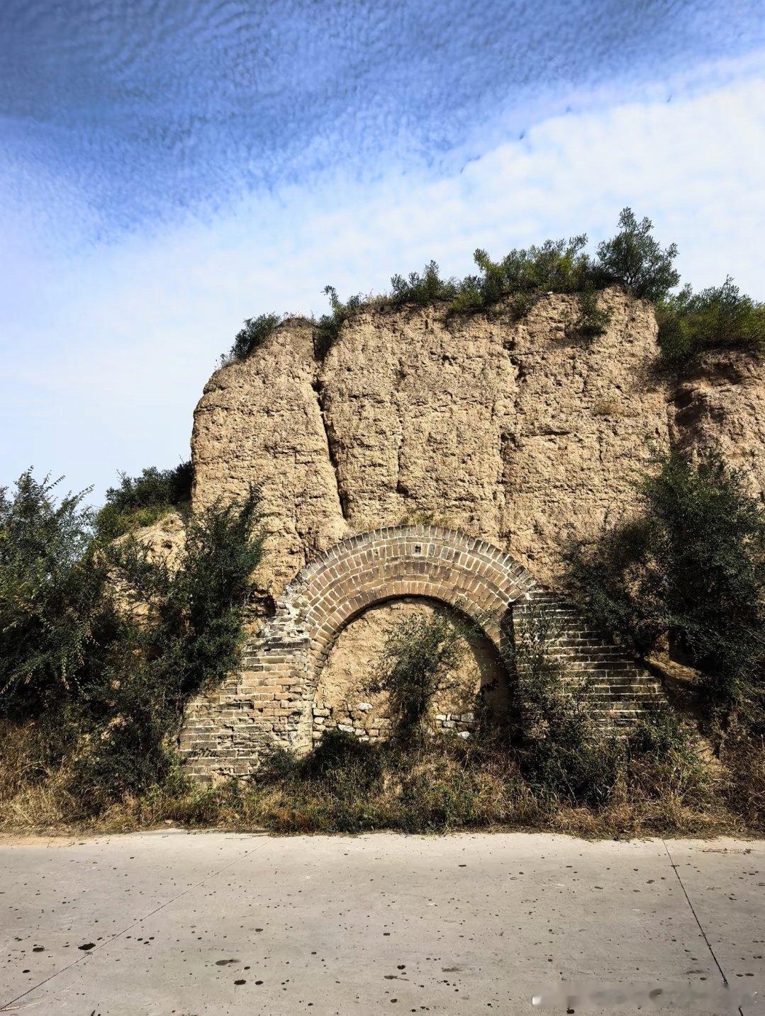 这个地方你一看就知道对吧？位于河北张家口怀来县十八家村。 