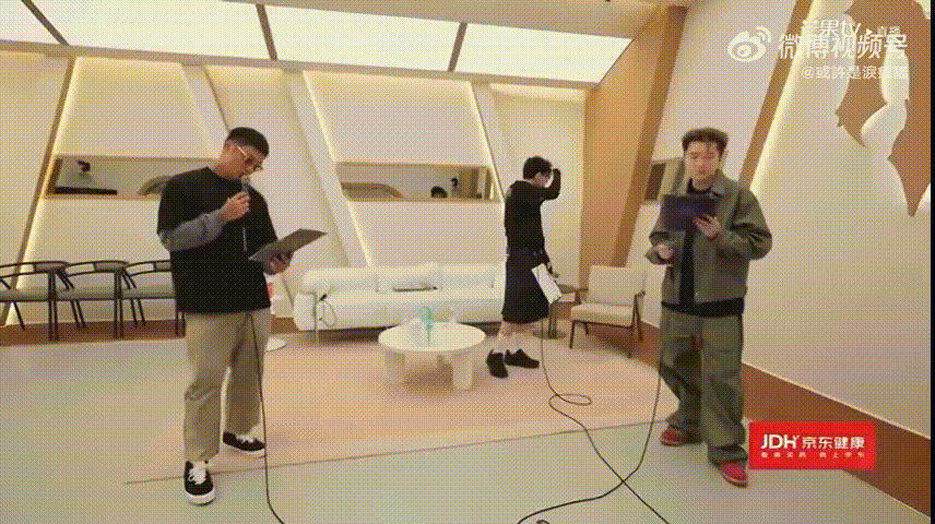 余文乐表白艾热王以太披荆斩棘被太热乐这个组合名狠狠记住，余文乐发文配合照，直白表