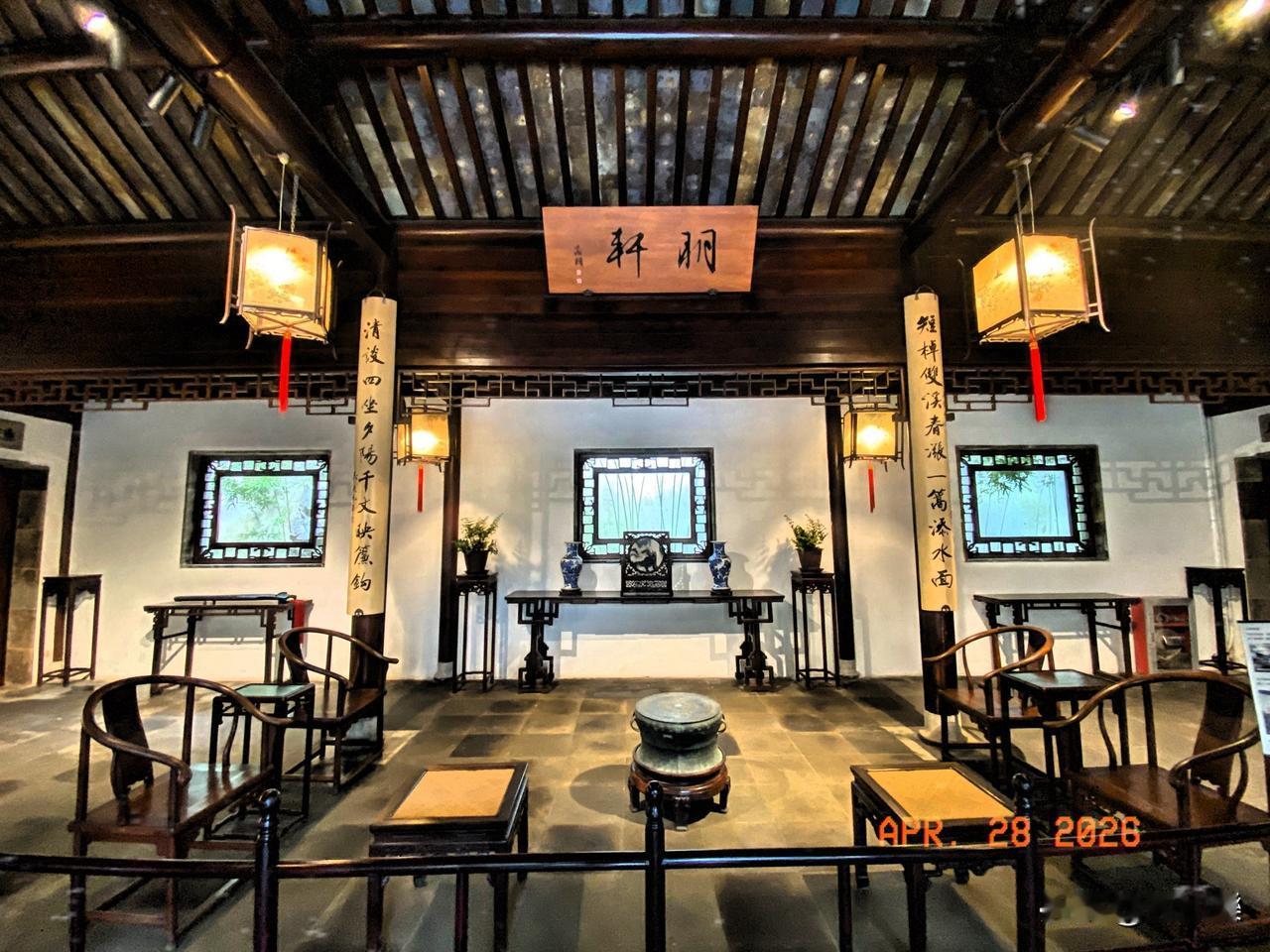 东园“明轩”仿网师园“殿春簃”，並第一个建在美国纽约大都会艺术博物馆，但与真的“