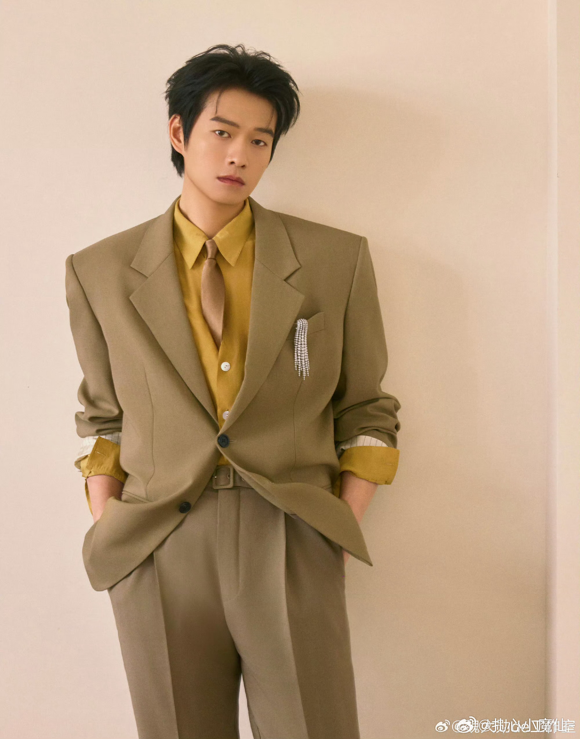 陈哲远 魏大勋 汪苏泷，造型撞衫了一个牌子一个系列微博之夜