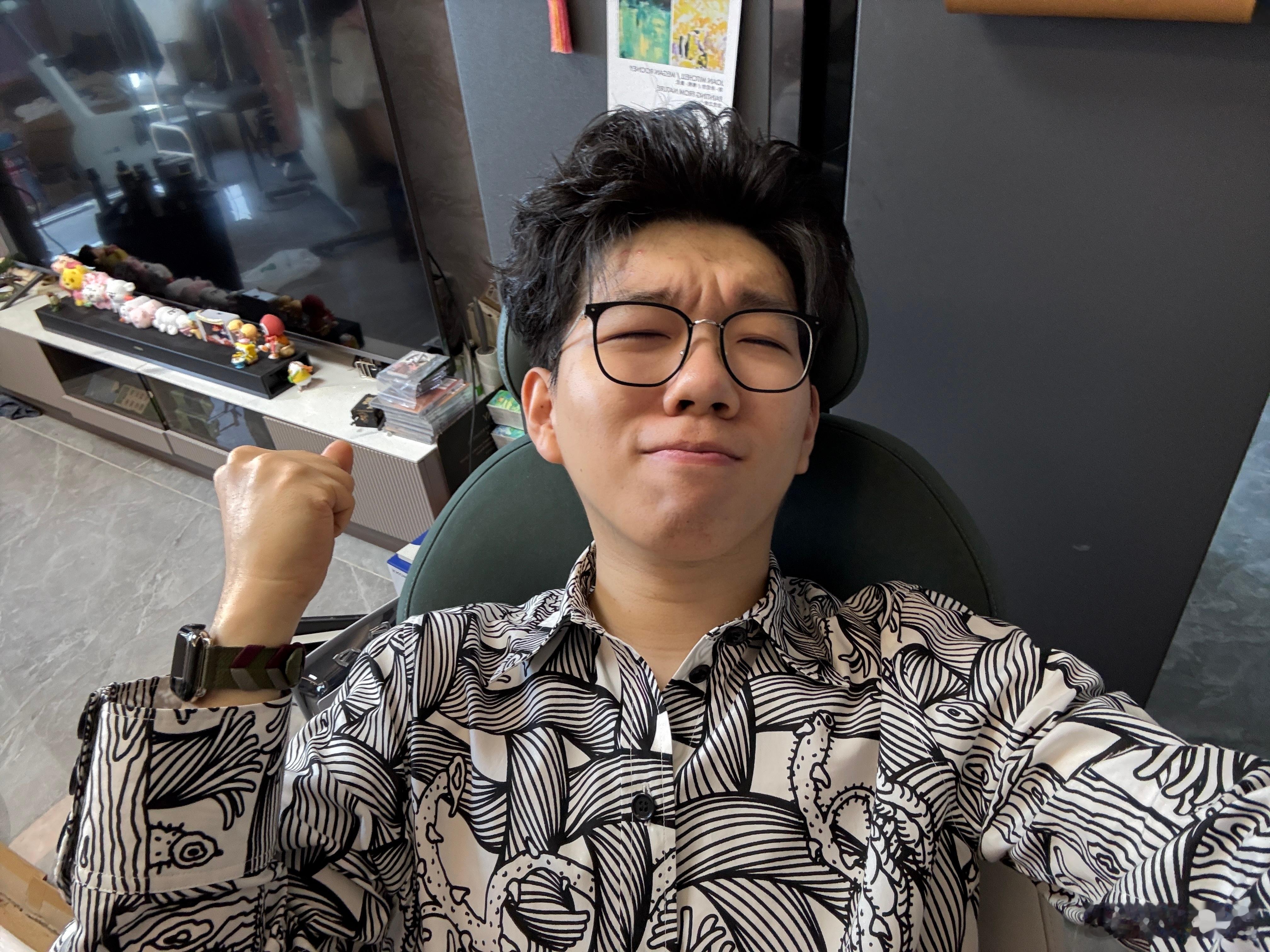 不开玩笑，日产N7的座椅相当舒服，可以按摩屁屁。[耶] ​​​