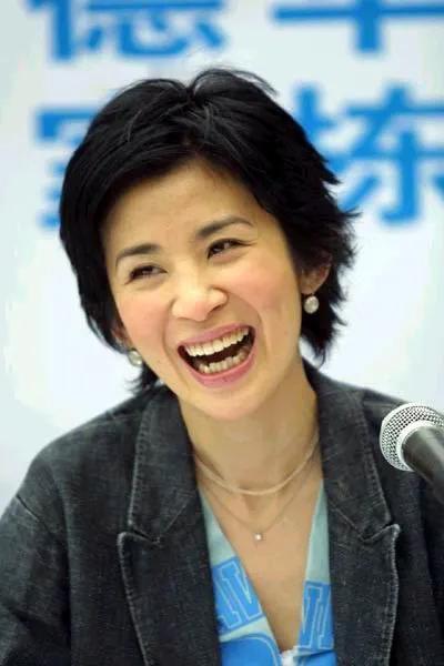 方面，田朴珺发表小作文《我的男闺蜜：你不知道的陈可辛》，大秀热络，吴君如霸气回应