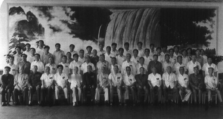 1988年7月，应邀到河北省唐山参加冀东抗日起义50周年纪念活动。此为部分老同志