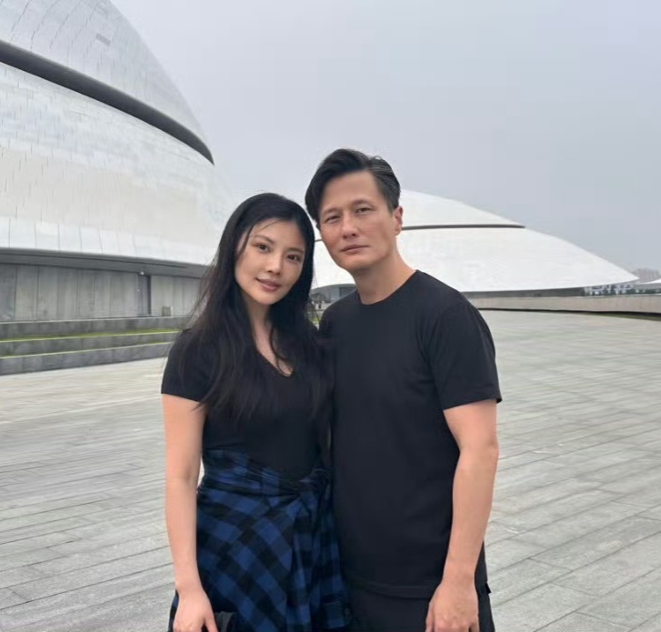 徐冬冬发文回应 想不到尹子维是恋爱脑，对徐冬冬这么粘人的吗？当时他们两官宣在一起