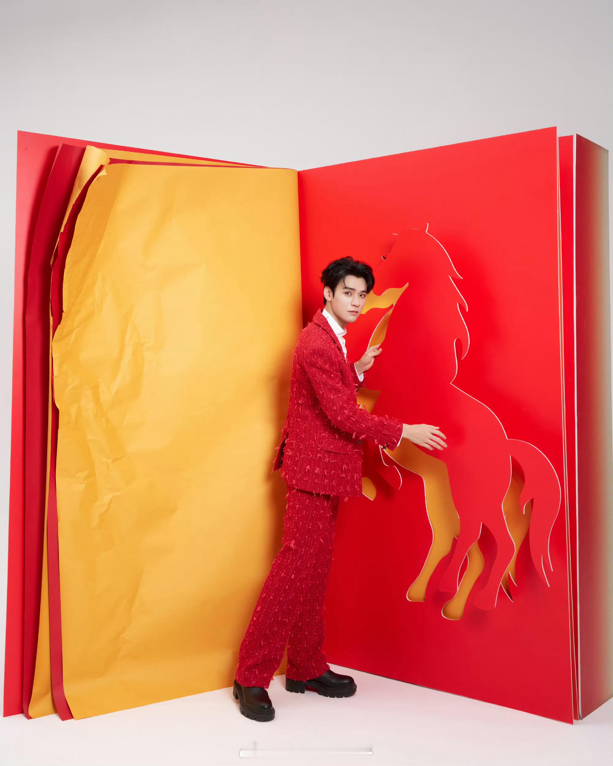 初五迎财神来，来接收龚俊的祝福吧大帅哥穿红色好好看 