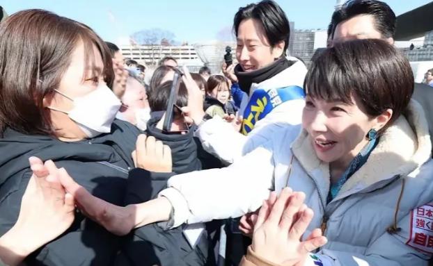 高市早苗突然间发文，宣布一个重大消息，竟然将中国说成 "特定国家"！

2026