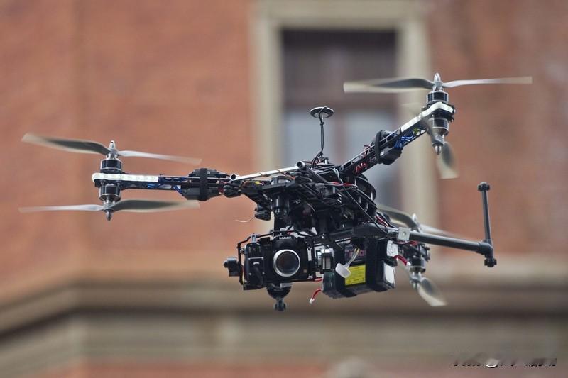 日本引进乌克兰无人机，可能会对东方大国构成威胁。乌克兰无人机价格低，飞得远，能携