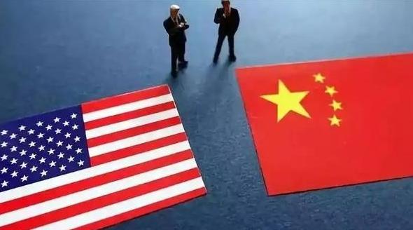 眼下，全世界都在看中美谁先撑不住，现在是中国有货卖不出，急着赚钱，美国是有钱买不