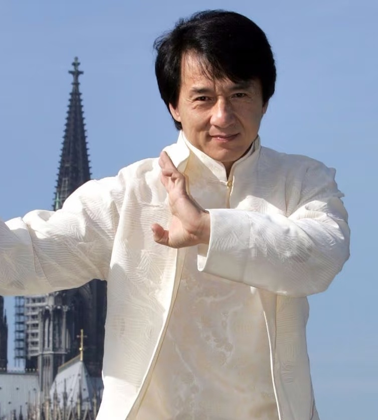 宋威龙原名陈港生 我没记错的话，陈港生不是成龙大哥的原名吗 