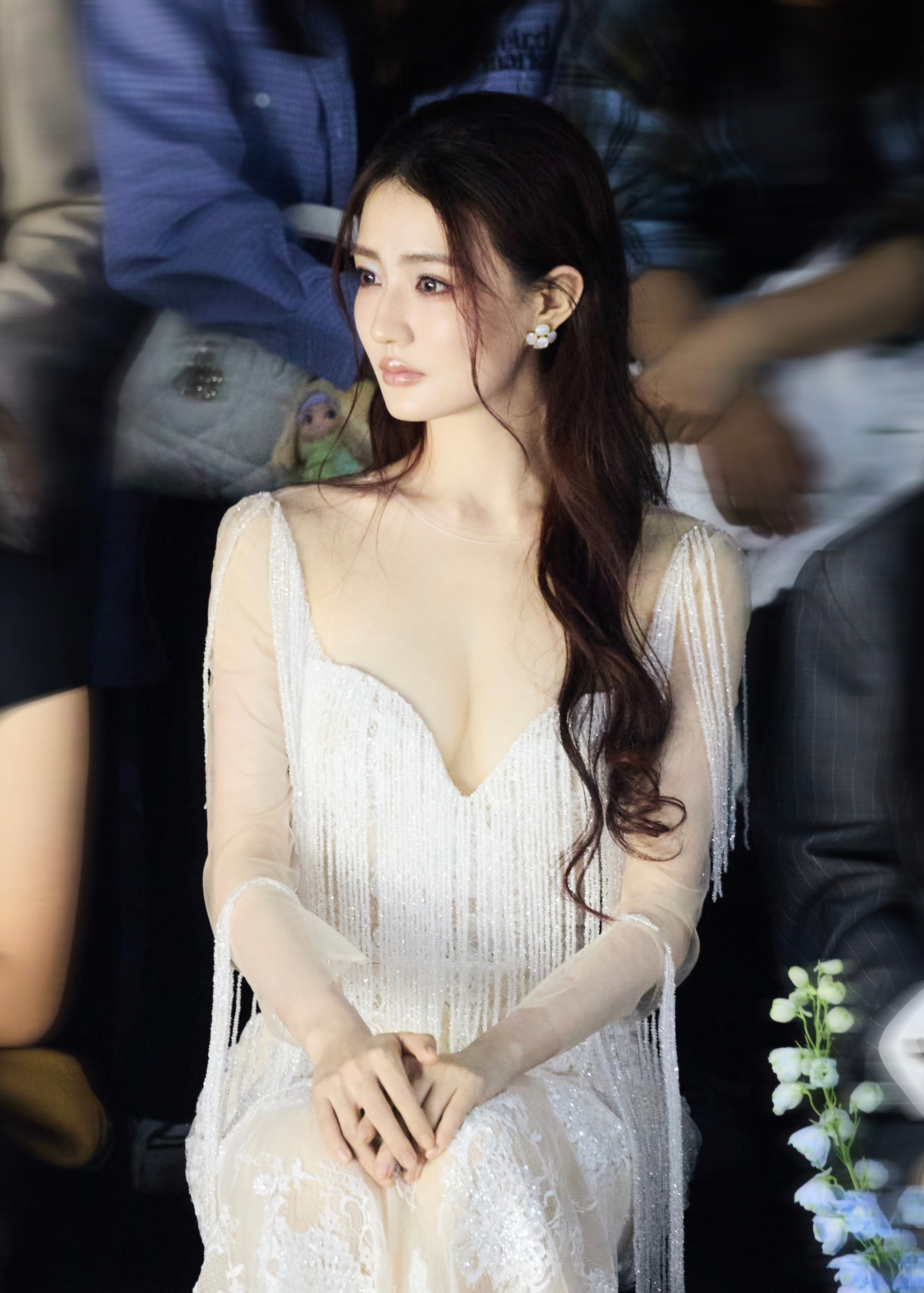 徐璐三亚活动定妆照出图礼服：THIS ONE👗 