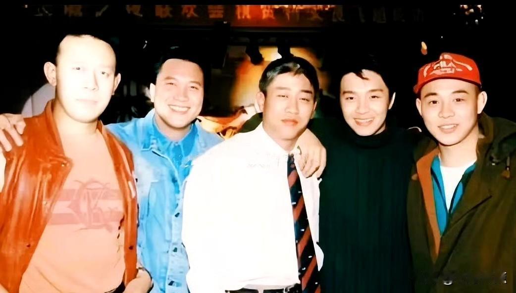 姜文不帅，但气场强大，很霸气。那时的李连杰和周星驰还年轻，很显清秀、内敛。