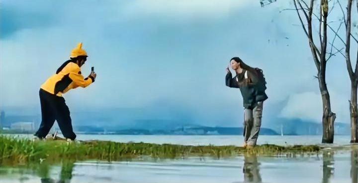 工人在工地健身
外卖员在路上看风景
卡车司机全国自驾游
农民享受田园生活
环卫工