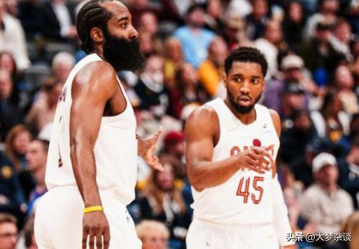 独行侠现在也太惨了，哈登跟米切尔感觉都没出汗就把比赛赢了。

现阶段防哈登效果最