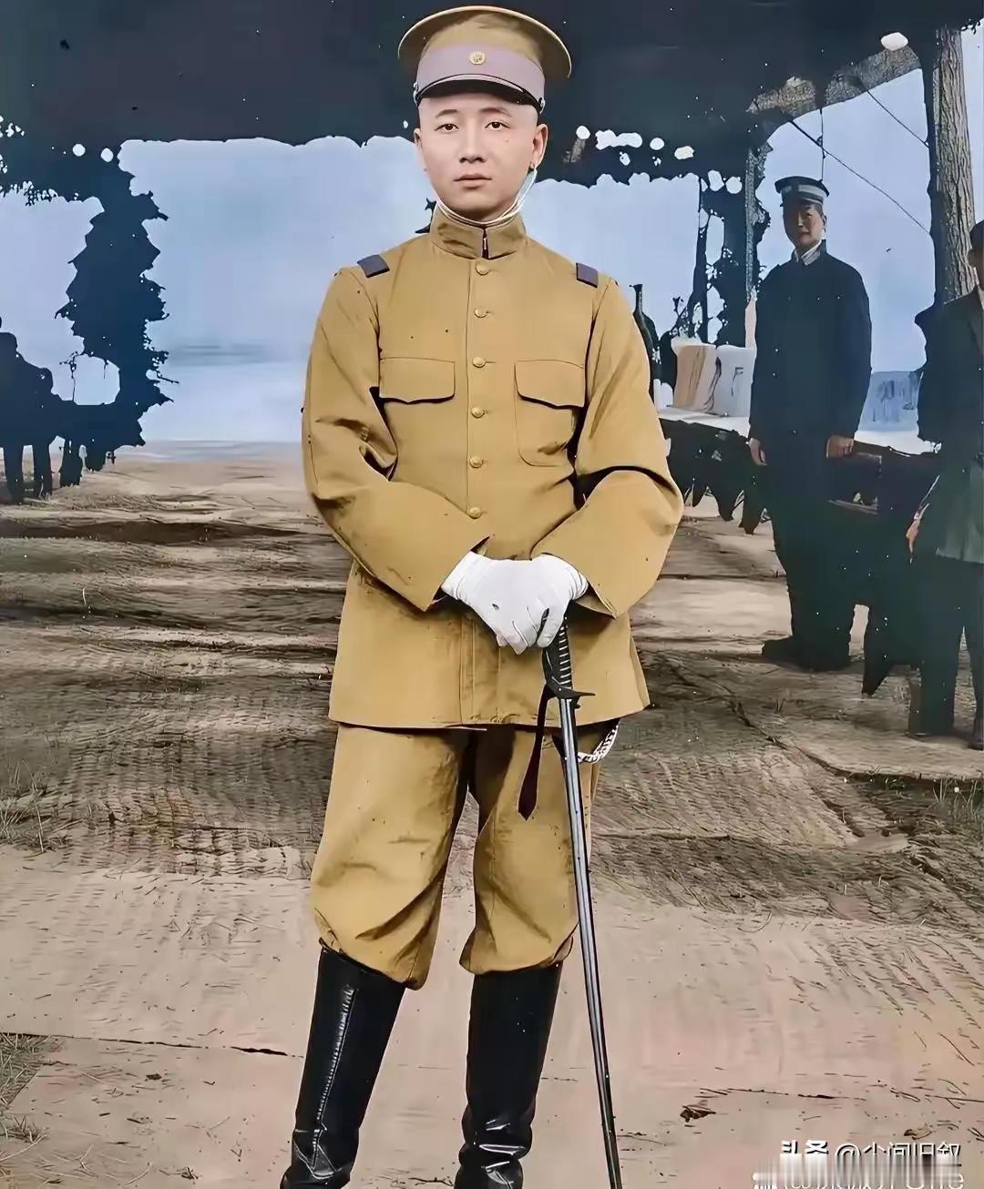 这是张作霖在民国初期时拍摄的一张老照片，感觉他这模样，他这派头甚比他的儿子张学良