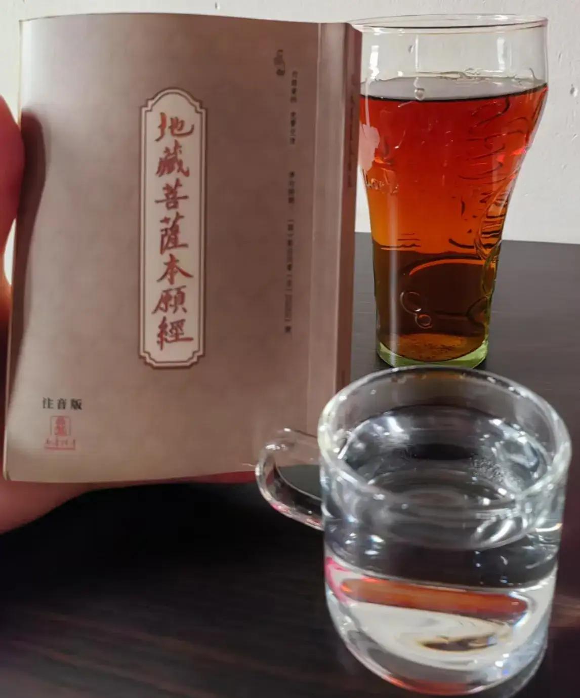 常刷到不少人说诵念《本愿经》会有流泪、发热、发冷、害怕等感受，我诵念近两年，并未