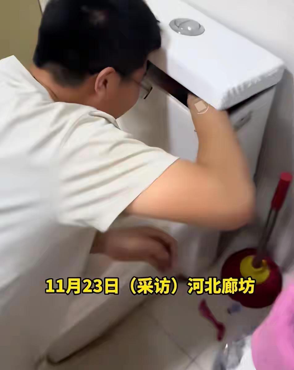 大型“翻车”现场！男人喝醉了酒，把藏的私房钱一五一十的交代了。11月23日，河北