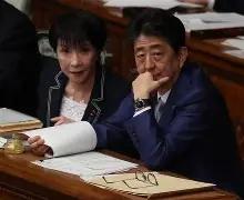 中日一旦开战，高市就有可能成为战时首相，位子就会很稳固。高市其实没背景，毕竟安倍