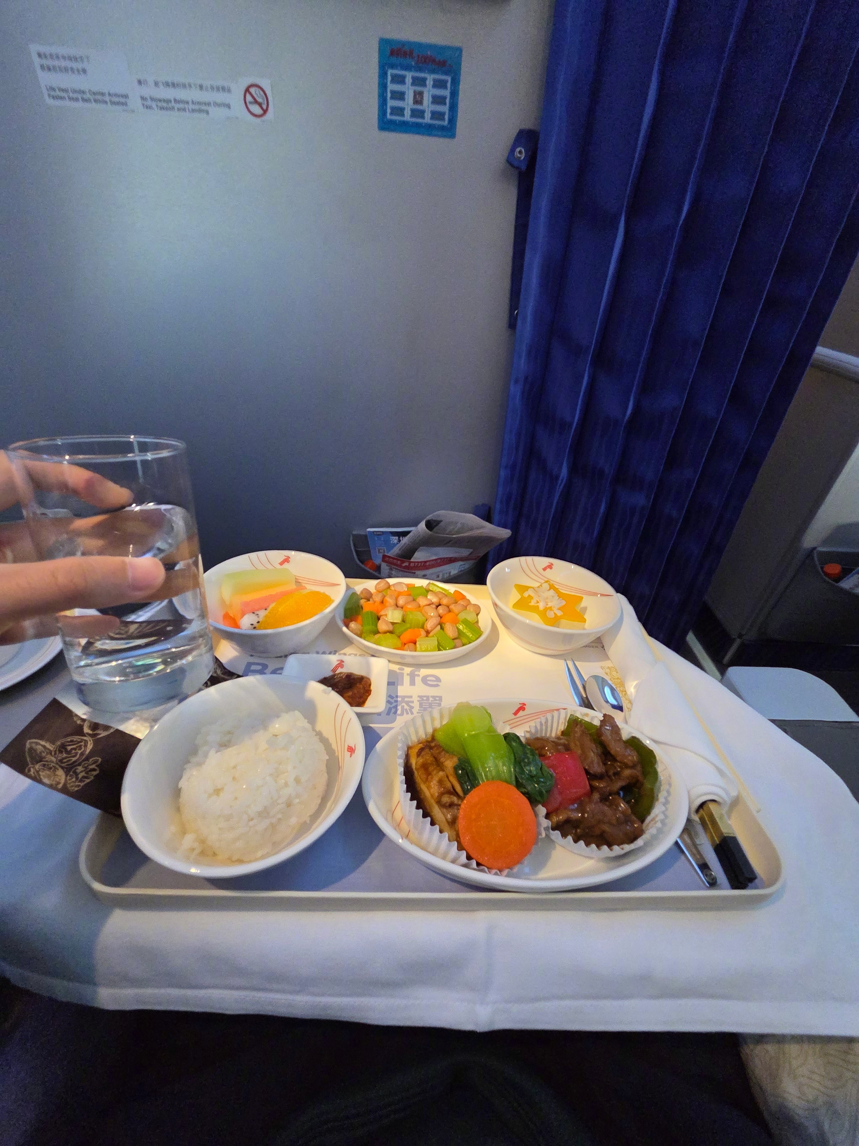 明天早上6点半出发去机场下午到青岛接着开会！祈祷我能抢上头等舱，然后飞机上睡一觉