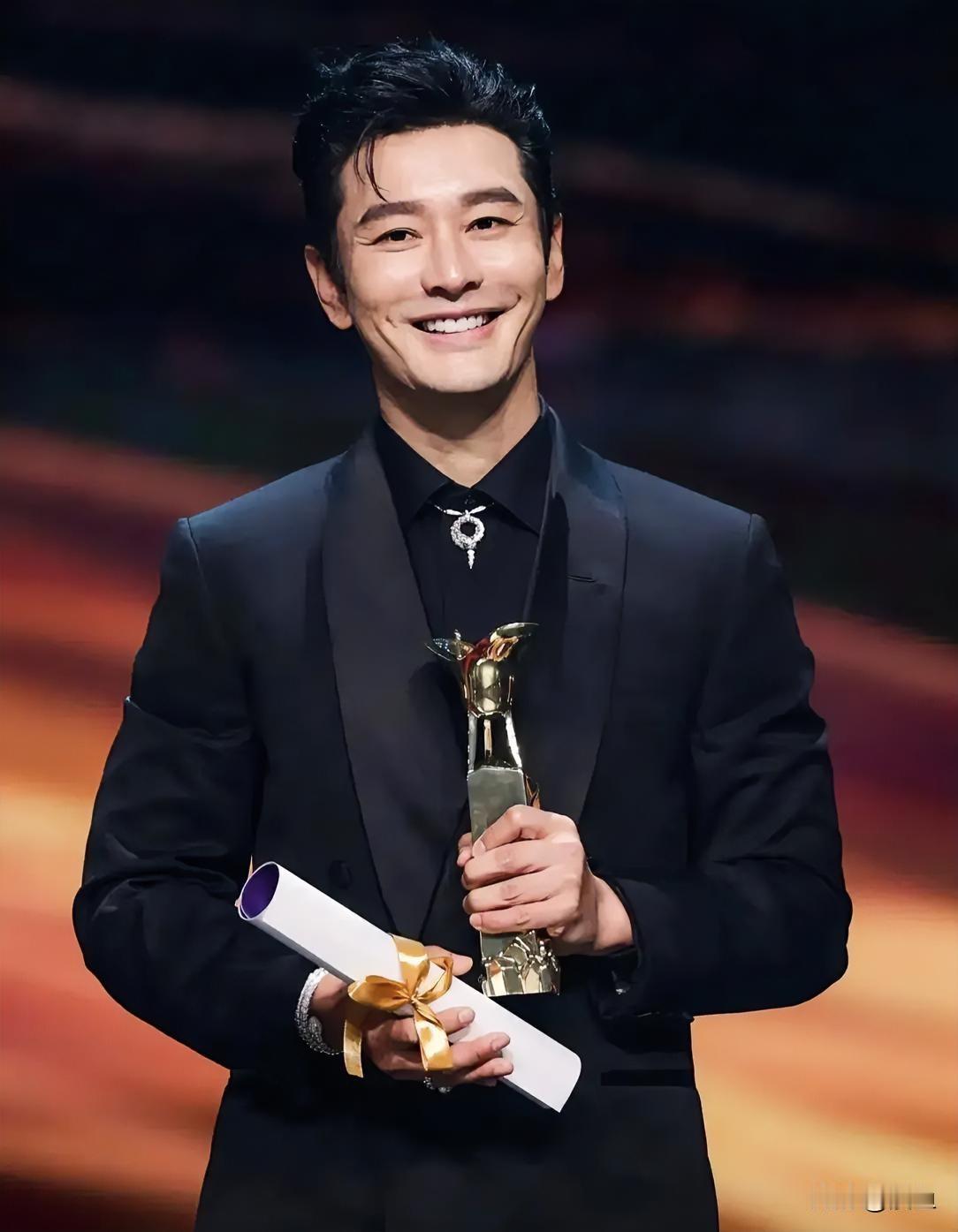 黄晓明这波操作，真让人看傻了眼。

当年合肥长鑫存储连年亏损，账面上全是窟窿，大