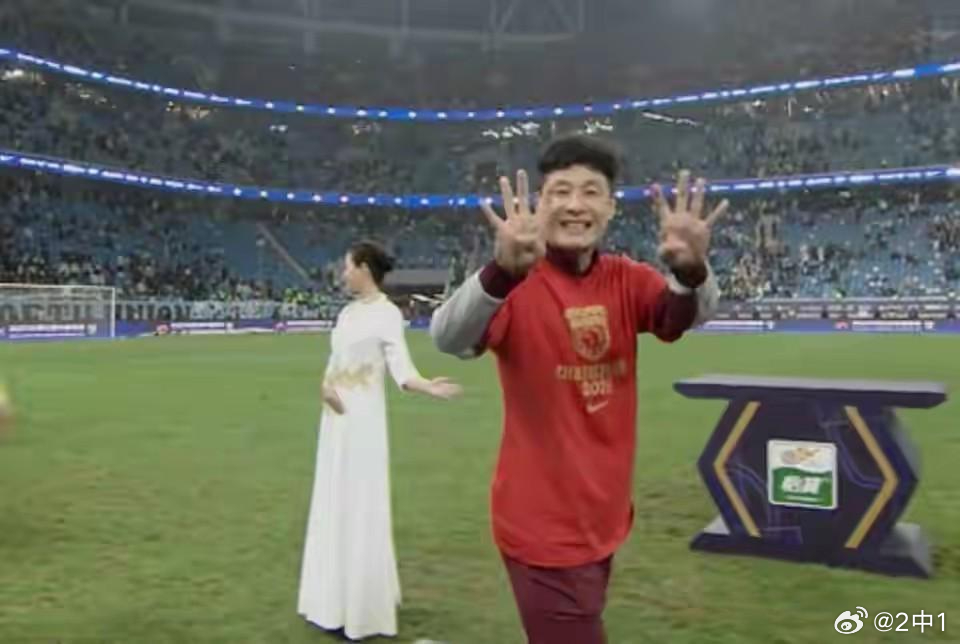 武磊回归，黑子出动，何苦？超级杯第73分钟，武磊替补登场。距离他上一次亮相，已过