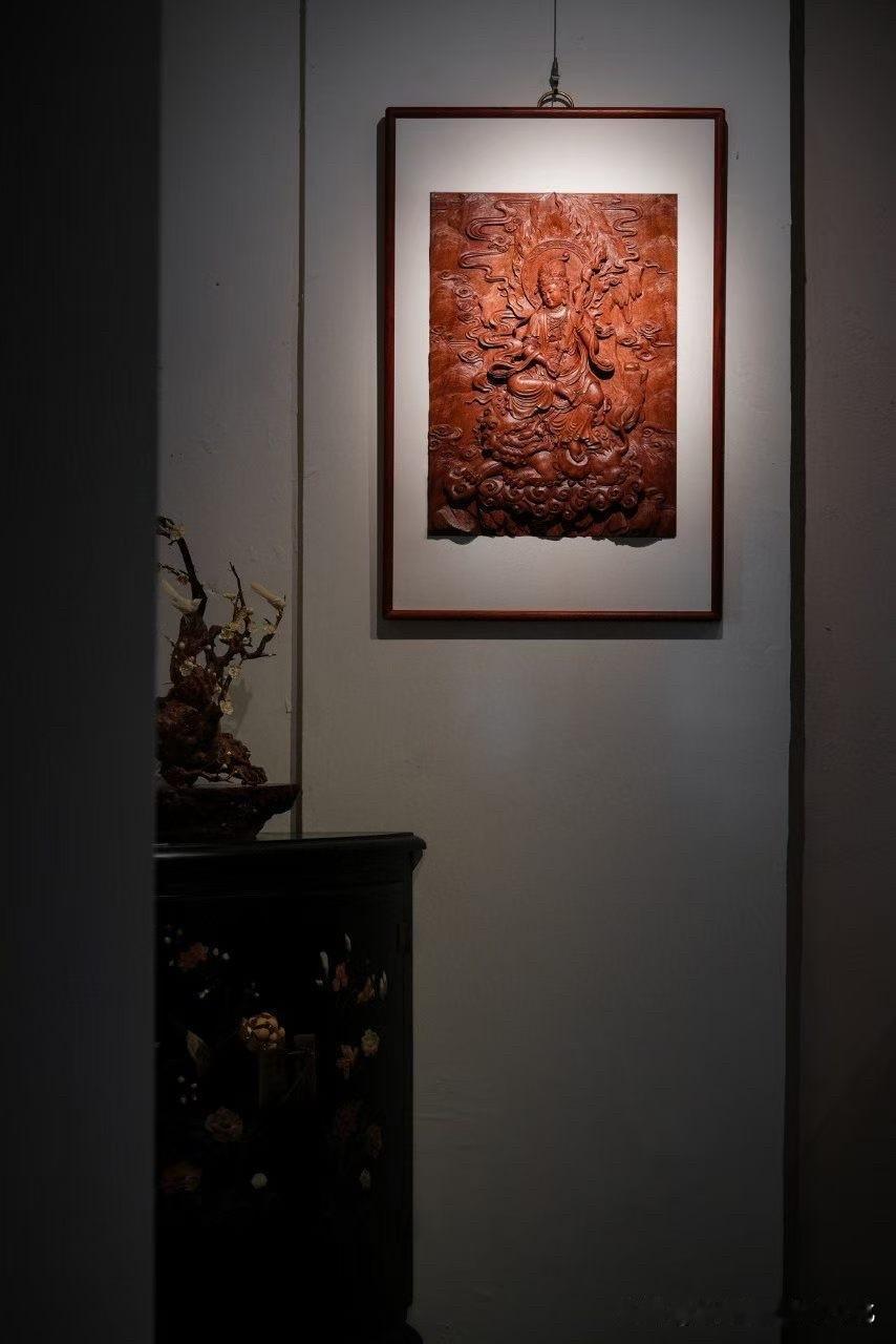 缅花文殊菩萨挂屏｜一屏藏慧，文思澄明✨

中式书房的高级氛围感，全靠这件红木木雕