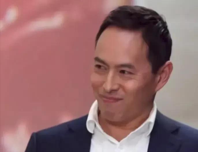 澳大利亚知名反华教授李约翰，在节目当中大谈自己的反华思想，但就在这时主持人，突然