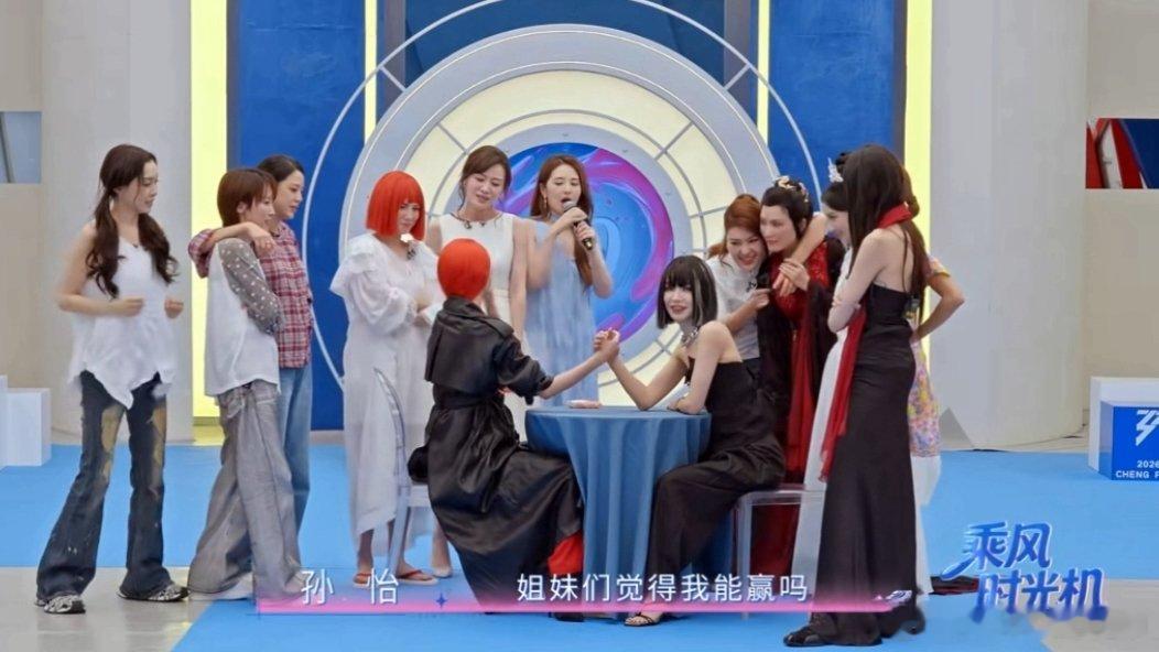 代斯掰手腕连赢五个人代斯掰手腕赢了五个人代斯代斯手臂线条真的不是白练的，一开始上