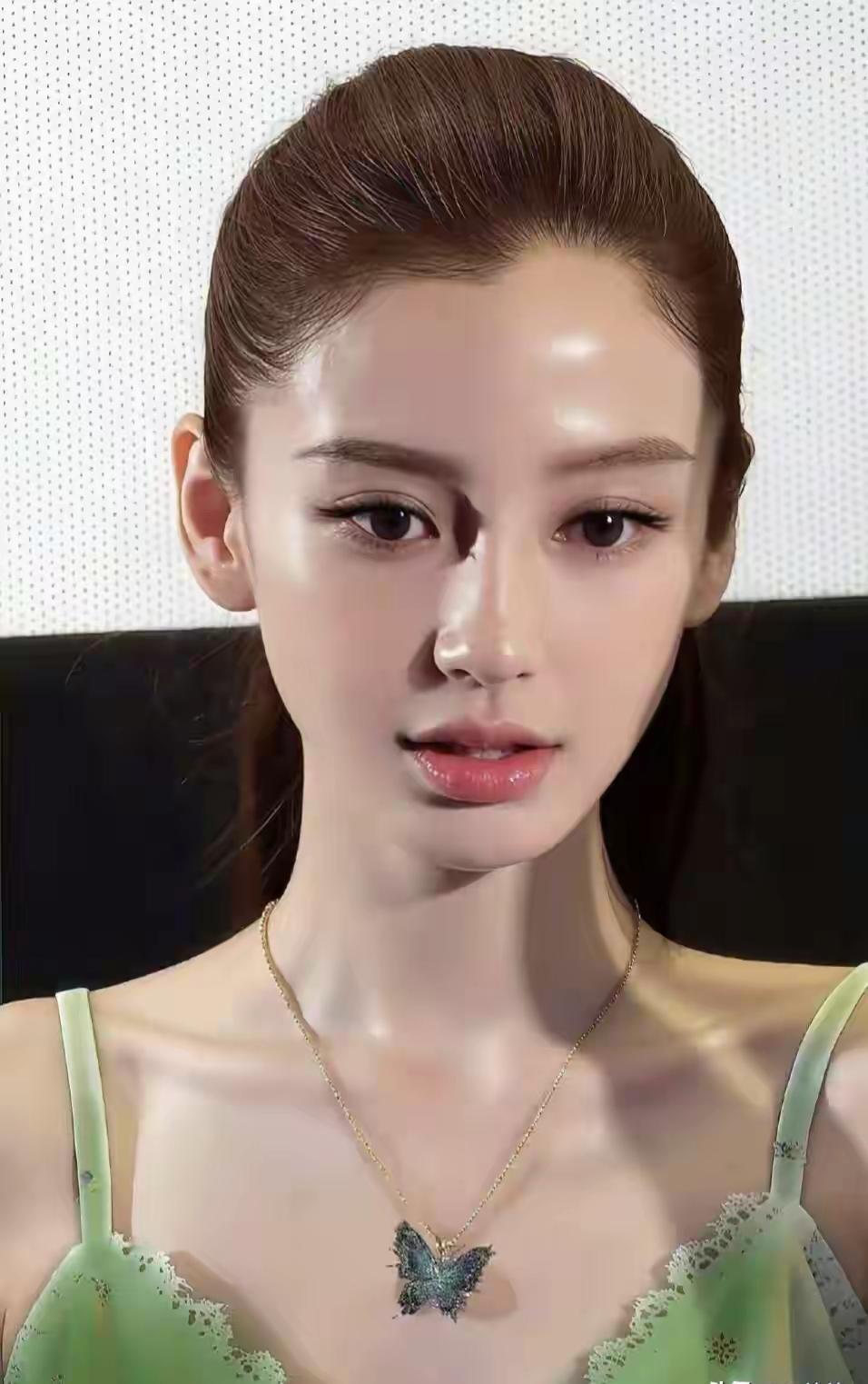 娱乐圈没有缺点的一张脸 芭比脸 只有她了。
仔细看杨颖这张脸还真是美，感觉完全挑