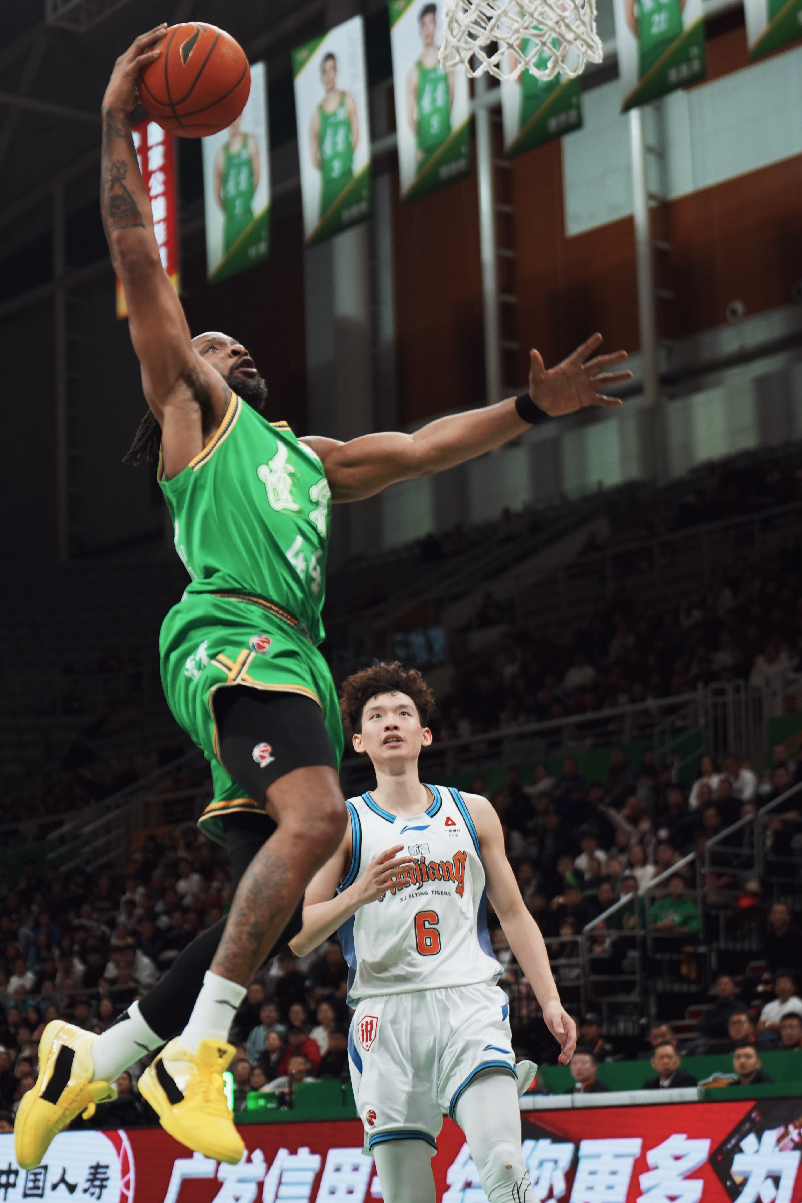 赵继伟回来最高兴的人是谁？我觉得是威尔斯，不用单核带队了，打得轻松了，还能赢球