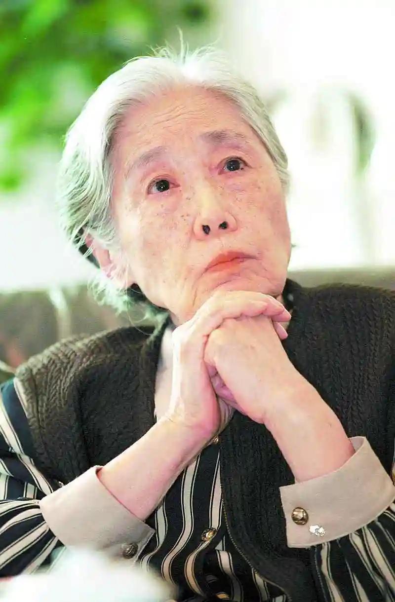 王光美晚年回忆在秦城12年的岁月，说像做了一场漫长而混沌的梦，不知今夕是何年。直