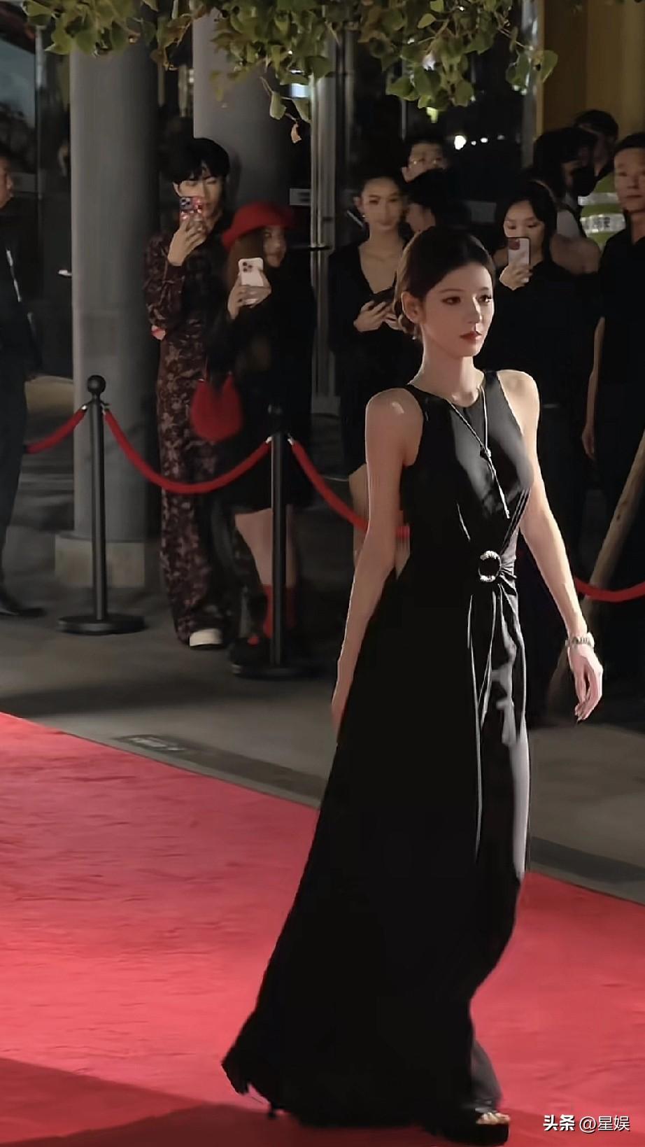 张予曦走红毯